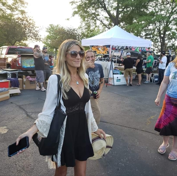 Meet your Posher, Angela - Picture 2 of 2